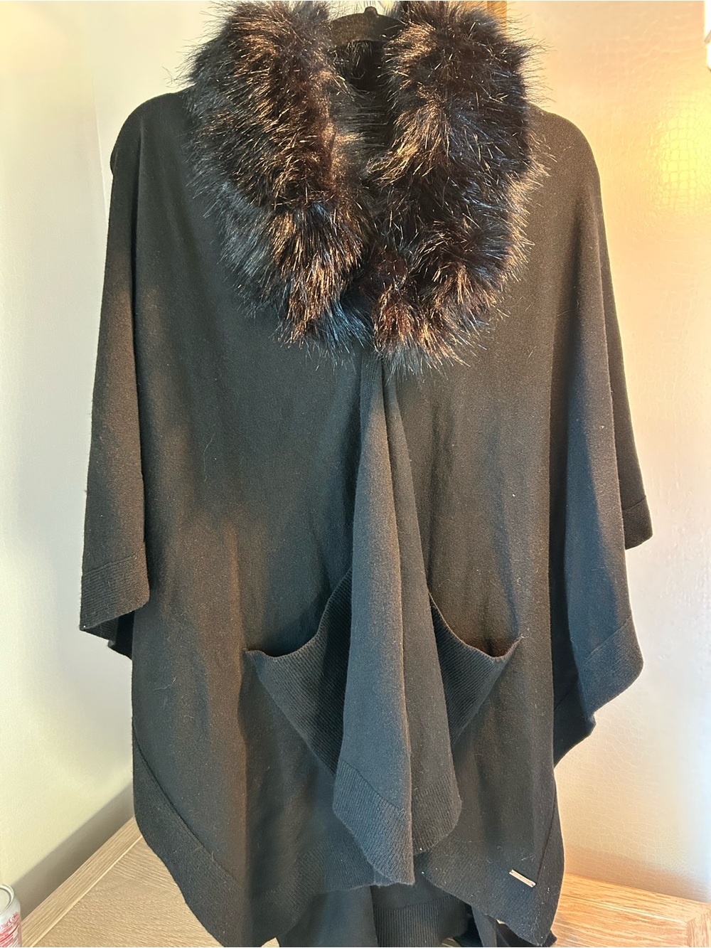 NEVER WORN! Lauren Ralph Lauren Faux Fur Collar Knit Ruana Wrap - Picture 2 of 8